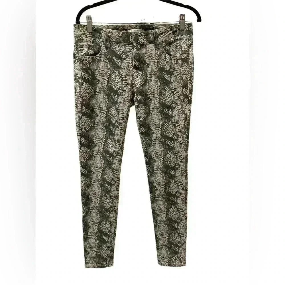 - Cabi Snakeskin Look Jeans Size 4. Used in Good Condition.